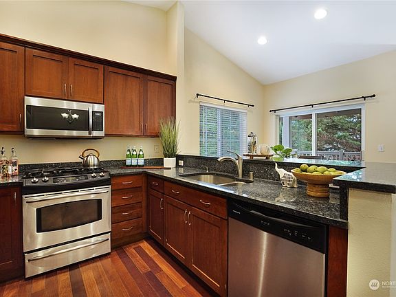 3rd image of 18617 NE 57TH Street