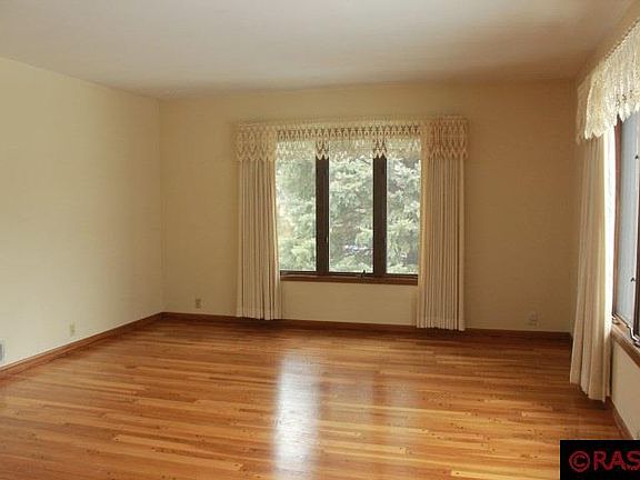 3rd image of 105 Caron Dr