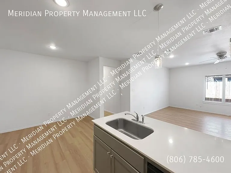 5506 Itasca St #B — Photo 4