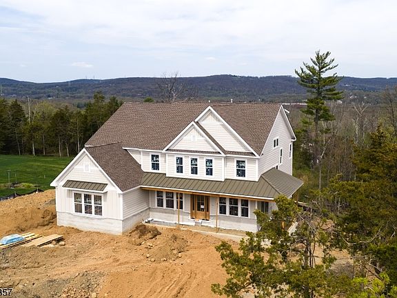 3rd image of 44 Roome Rd