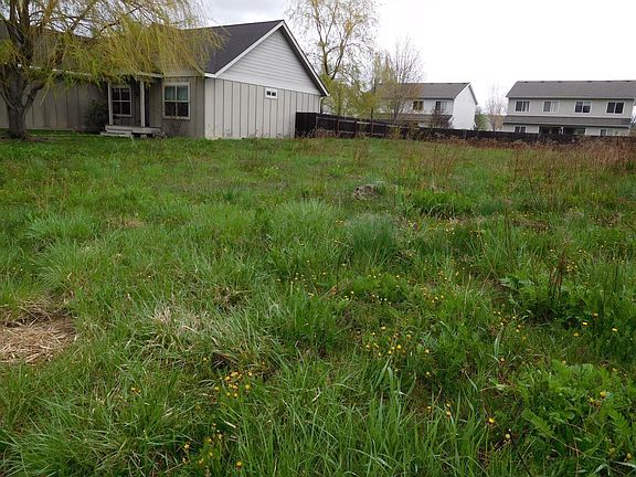 4th image of 1122 Elderberry Ave