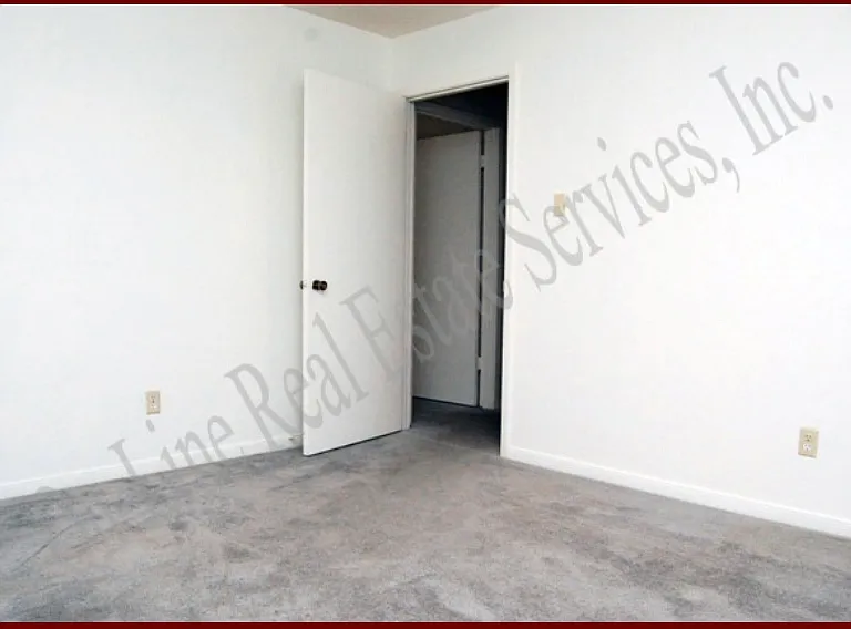 708 Navarro Dr #D — Photo 6