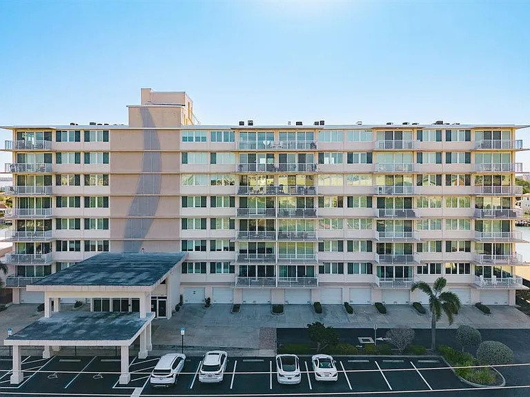 223 Island Way #2D — Photo 2