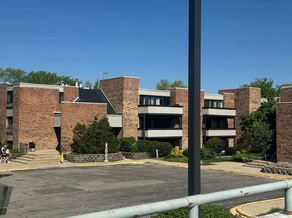 1810 Hemlock Pl APT 202, Schaumburg, IL 60173