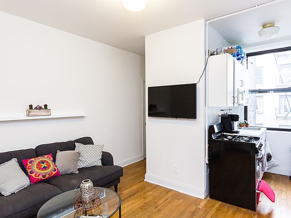 5th image of 149 Sullivan St APT 4E