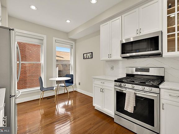 4th image of 920 4th St SE