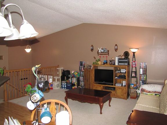 5th image of 1038 42nd Ave W
