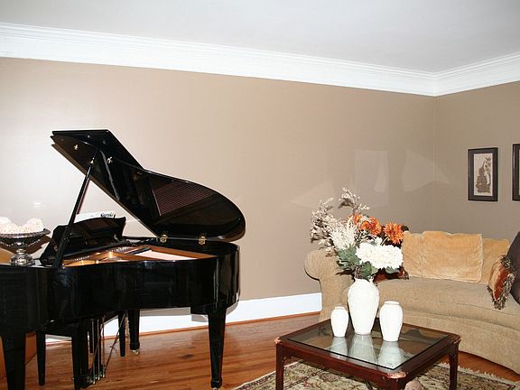 5th image of 200 Woodscape Ct