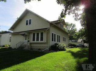 379 2nd Ave SW, Britt, IA 50423