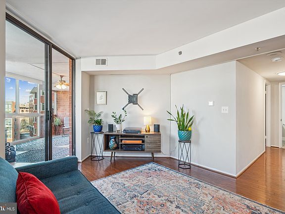 4th image of 1001 N Vermont St APT 701