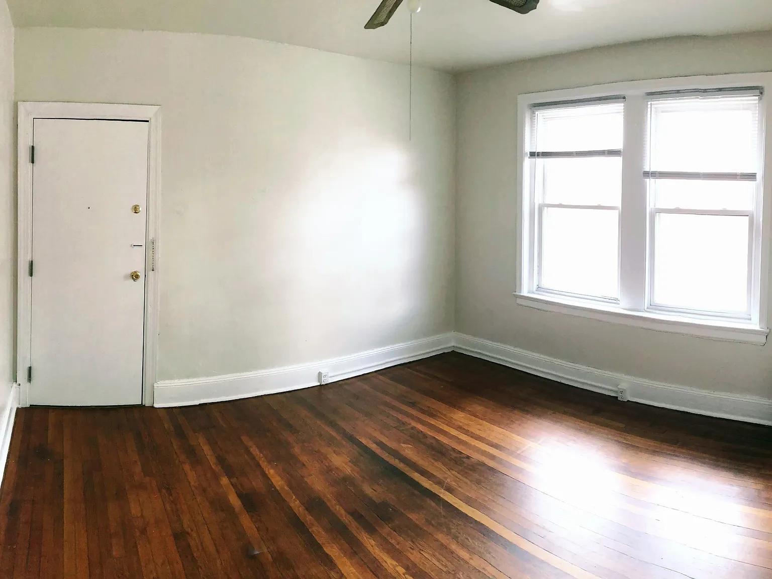 2 bed, 700 sqft, $1,550 — Photo 2