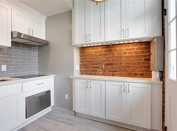 3rd image of 523 Dumaine St #2D