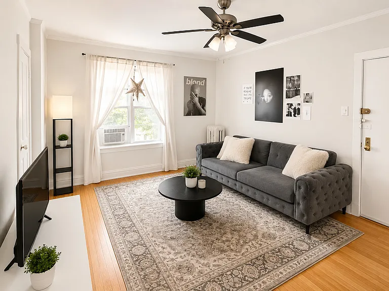 652 W Oakdale Ave #1S — Photo 2