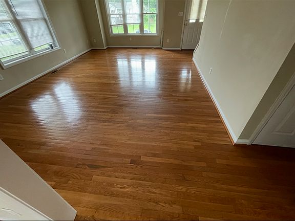5th image of 85 Johns Ct