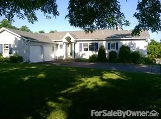 635 Lloyds Ln, Mattituck, NY 11952