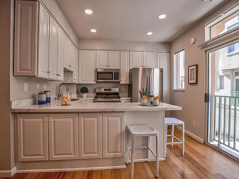 137 Huntington Ct — Photo 8