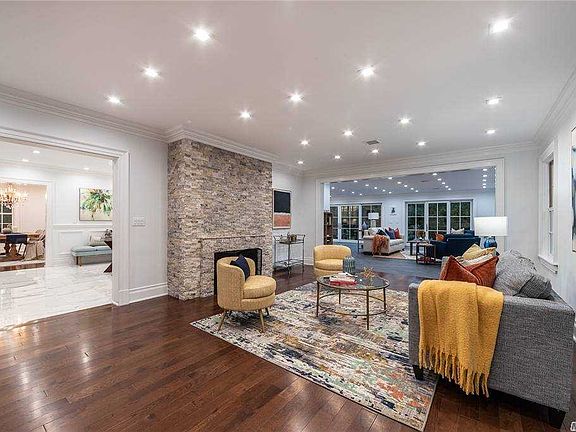 5th image of 25 Hilton Ave