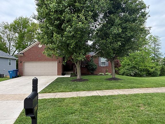 3rd image of 1204 Majestic Woods Dr