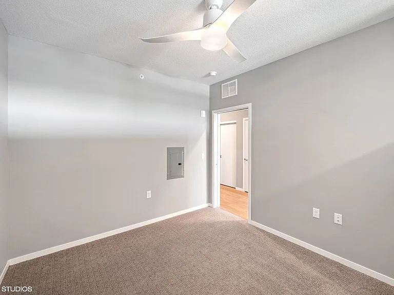 Lago Apartments — Photo 133