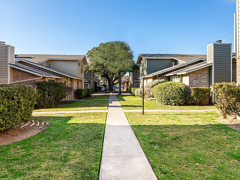The Camaron Townhomes & Flats — Photo 11