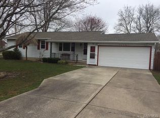 7230 Nickett Dr, North Tonawanda, NY 14120