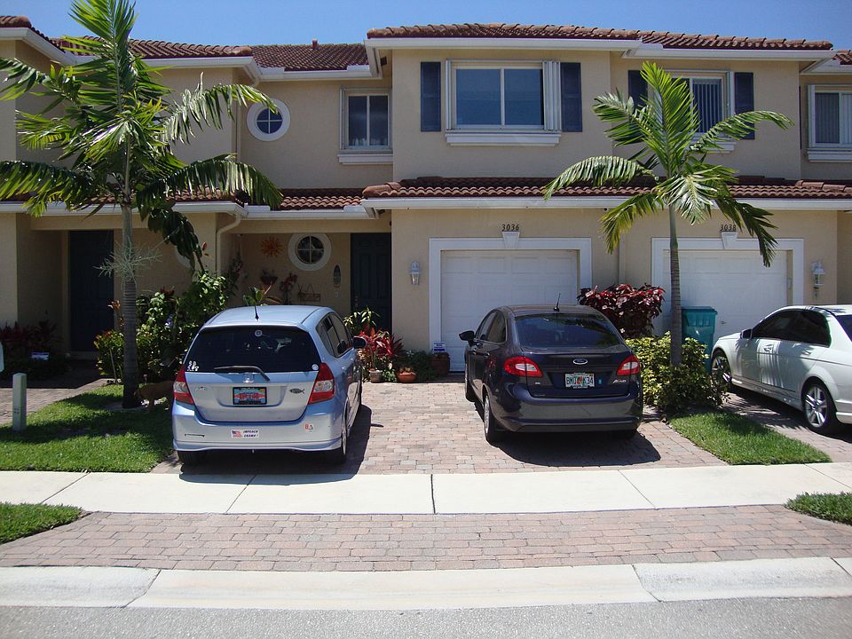 1st image of 3036 N Evergreen Cir