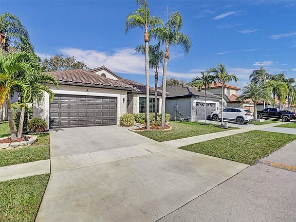 4th image of 530 SW 181st Ave