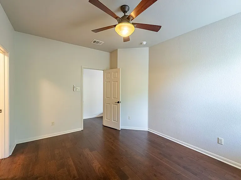 7909 Adelaide Dr — Photo 17