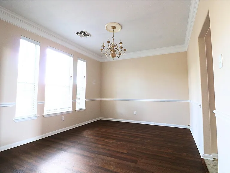 8607 Saratoga Dr — Photo 4