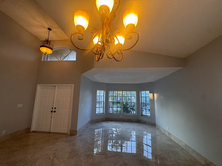 4044 NW 62nd Ct — Photo 3