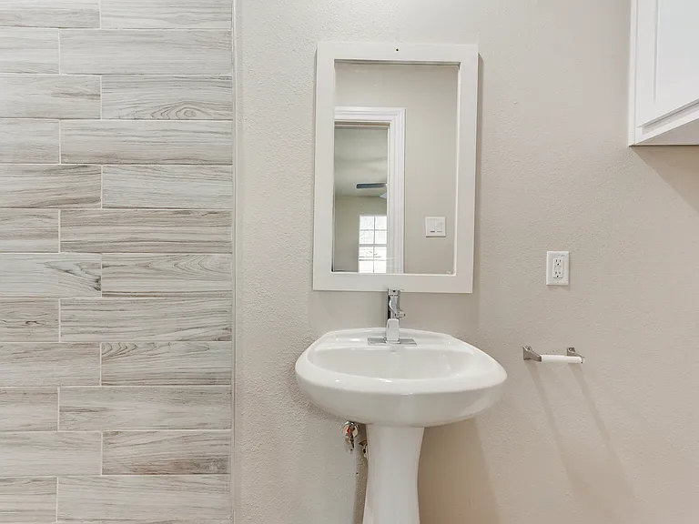 913 Live Oak St #A — Photo 12