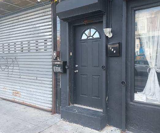 4th image of 6106 Lansdowne Ave