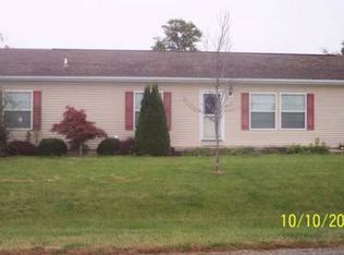 10 Seth Dunscomb Dr, Sullivan, IL 61951