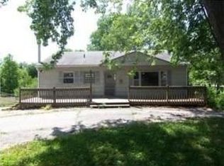 13302 10th St, Grandview, MO 64030