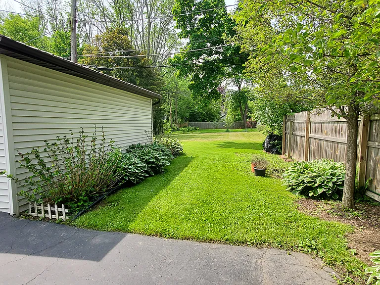 117 Merchants Rd — Photo 16
