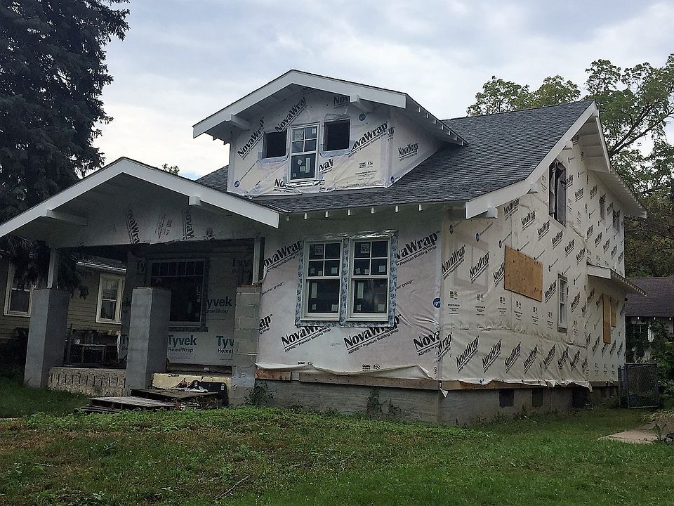 2nd image of 228 Queen Ave S