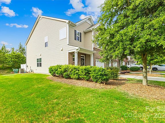 2nd image of 3233 Yarmouth Ln