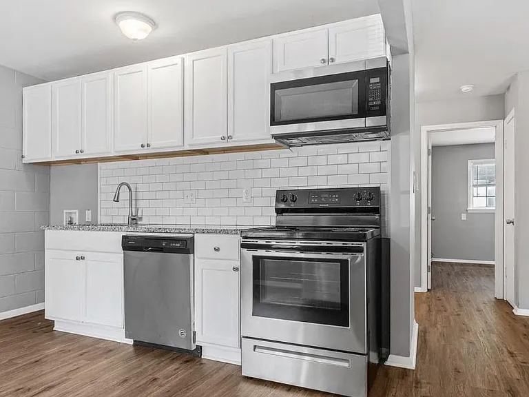 125 Honeysuckle Ln — Photo 3