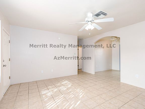 3rd image of 1204 N Winstel Blvd Unit 6