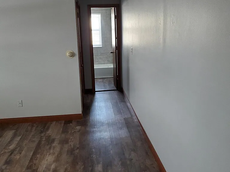 300 2nd St NE #9 — Photo 3