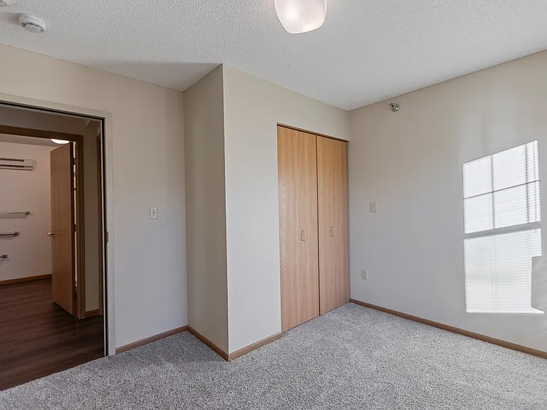 Kenyon Garden Apartments — Photo 34