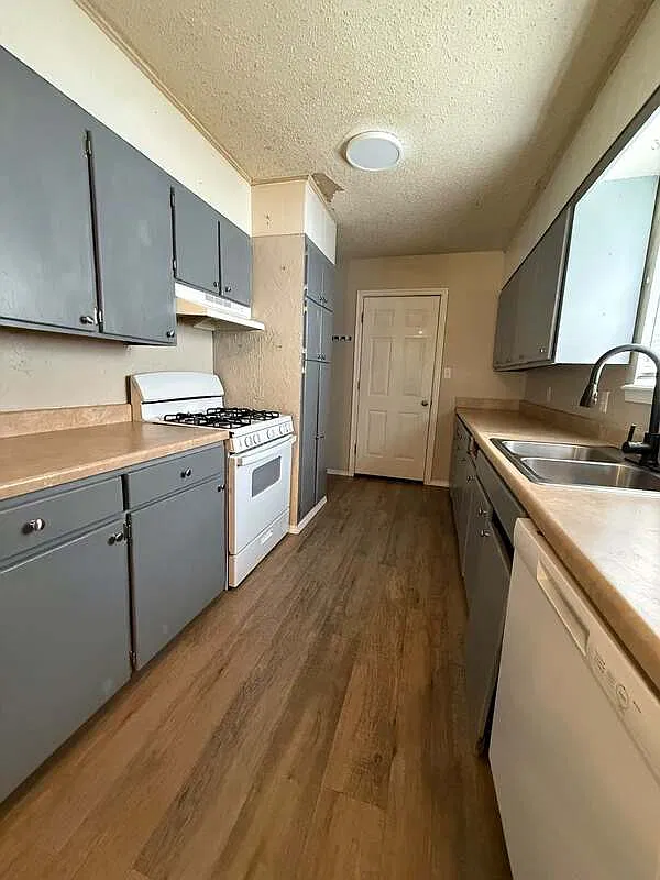 3 bed, 1.5 bath, $1,395 — Photo 3