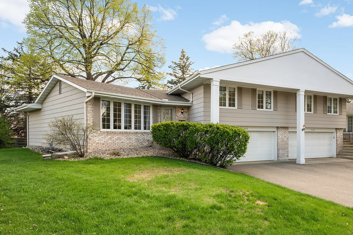 Building Photo - 7410 Oaklawn Ave