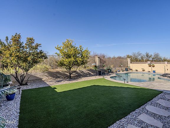 2nd image of 676 W Camino Curvitas