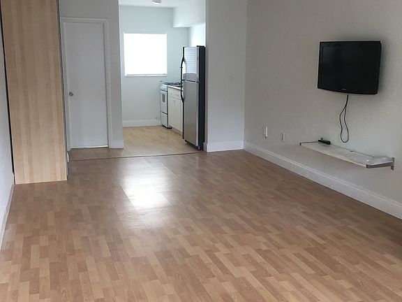 2nd image of 1611 West Ave APT 11