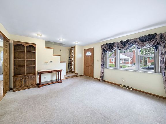 4th image of 7198 Neil Dr