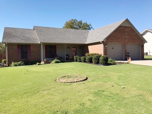 1st image of 205 Twin Oak Dr