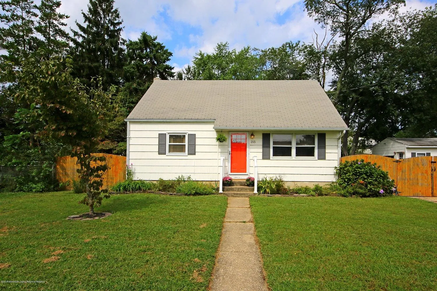 215 Maple Ave photo 1
