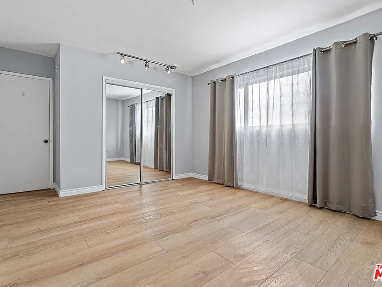 11743 Mayfield Ave #3 — Photo 20