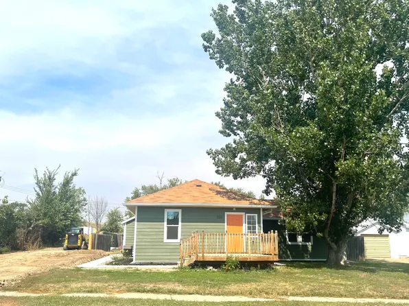 509 4th St NE, Fairview, MT 59221